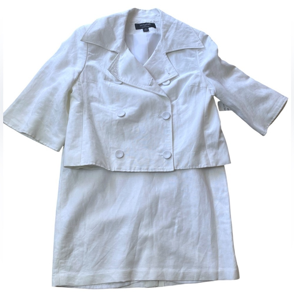 Larry Levine White Jacket and Skirt Cropped Doubled Suit, Size 10​​​​​​